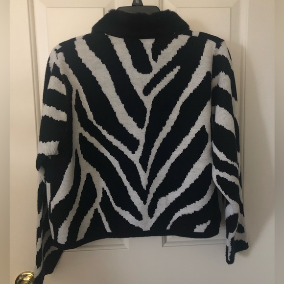 BLACK AND WHITE ZEBRA PRINT ZIP UP CARDIGAN SWEATER MP - Picture 3 of 9